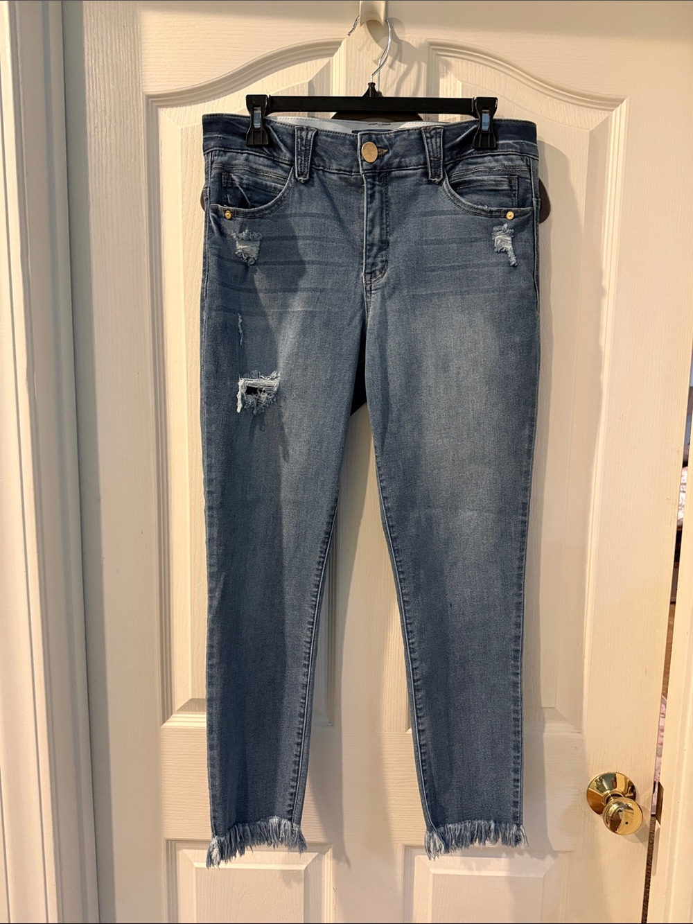 Democracy Distressed Ankle Skinny Jeans in Medium Blue